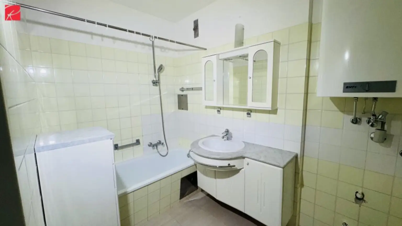 Kleine Dachgeschoßwohnung mit Weitblick und Gartenbenutzung