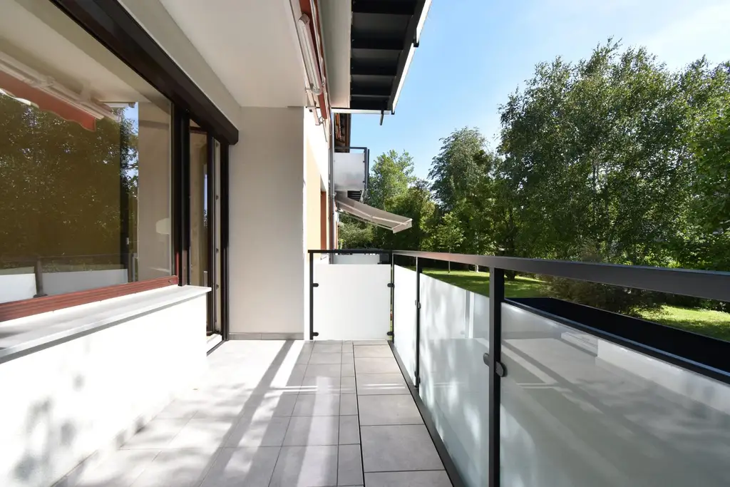 Sonnige 2-Zimmer-Wohnung mit Küche, Balkon und privater Garage in TOP LAGE!
