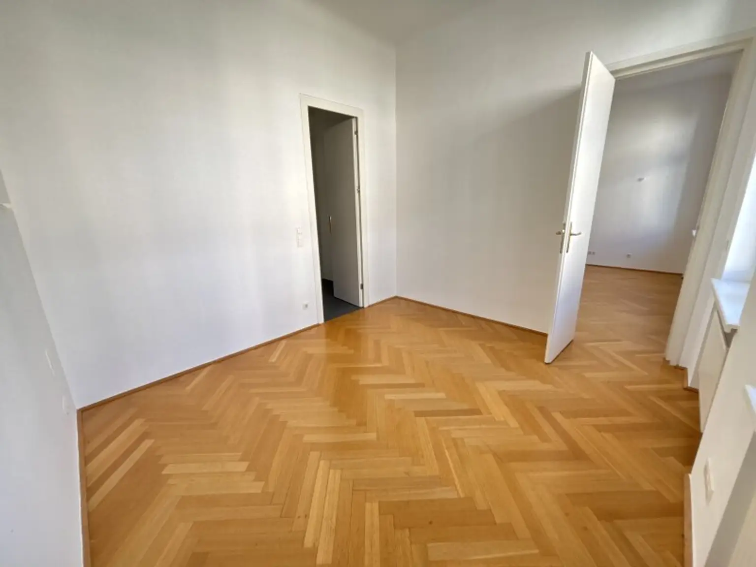 TOPZUSTAND + UNBEFRISTET + nächst PARADISGASSE!