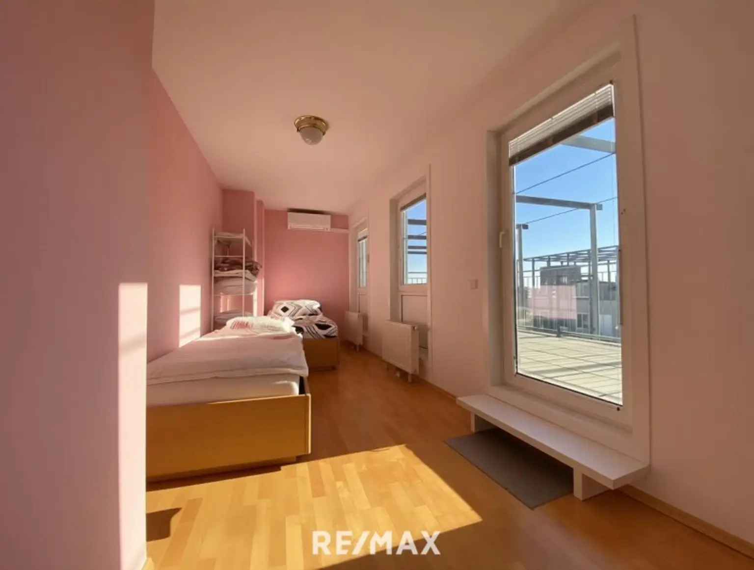 DG-Wohnung mit 2 Terrassen auf Wohnebene und phänomenalem Fernblick über Wien