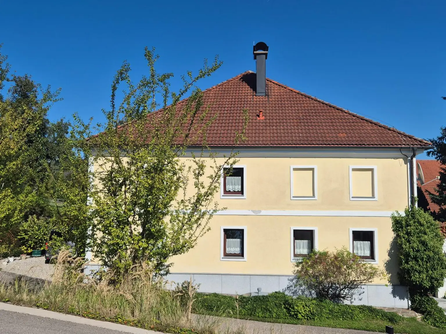 Wunderschöner Dreikanthof in Ruhelage mit Reithalle