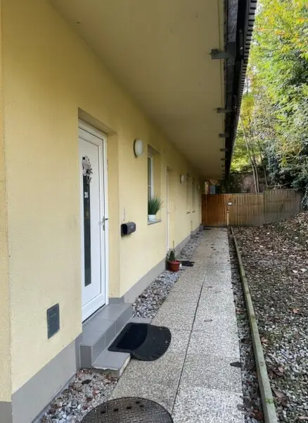 Ruhige barrierefreie 2-Zimmer-Wohnung mit Garten und Parkplatz – Ihr neues Zuhause !