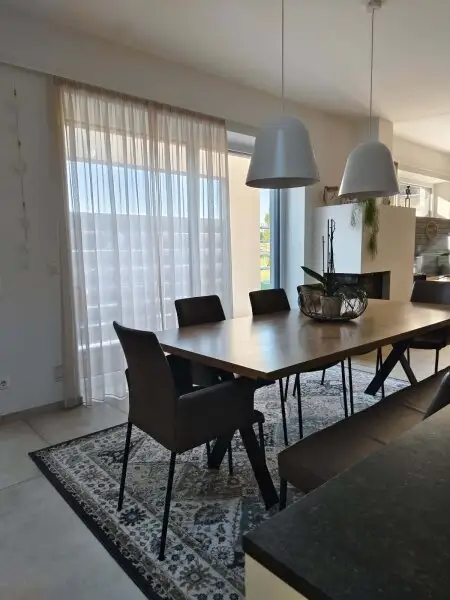 Modernes Wohnhaus  mit angrenzender Café-Bar und 2200m2 Grundstück