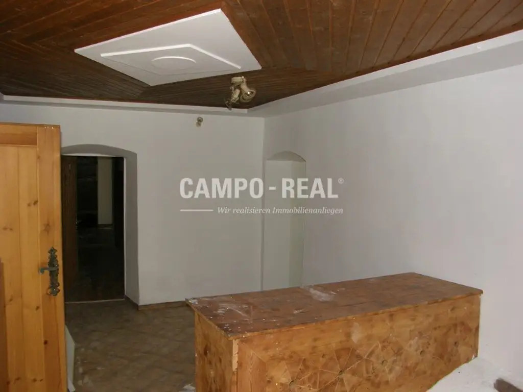 LANDWIRTSCHAFT: Alter Bauernhof mit Wohn- und Wirtschaftsgebäuden, Grill-Platzl und eigener Keller mit ca. 2.800 m2 Grund