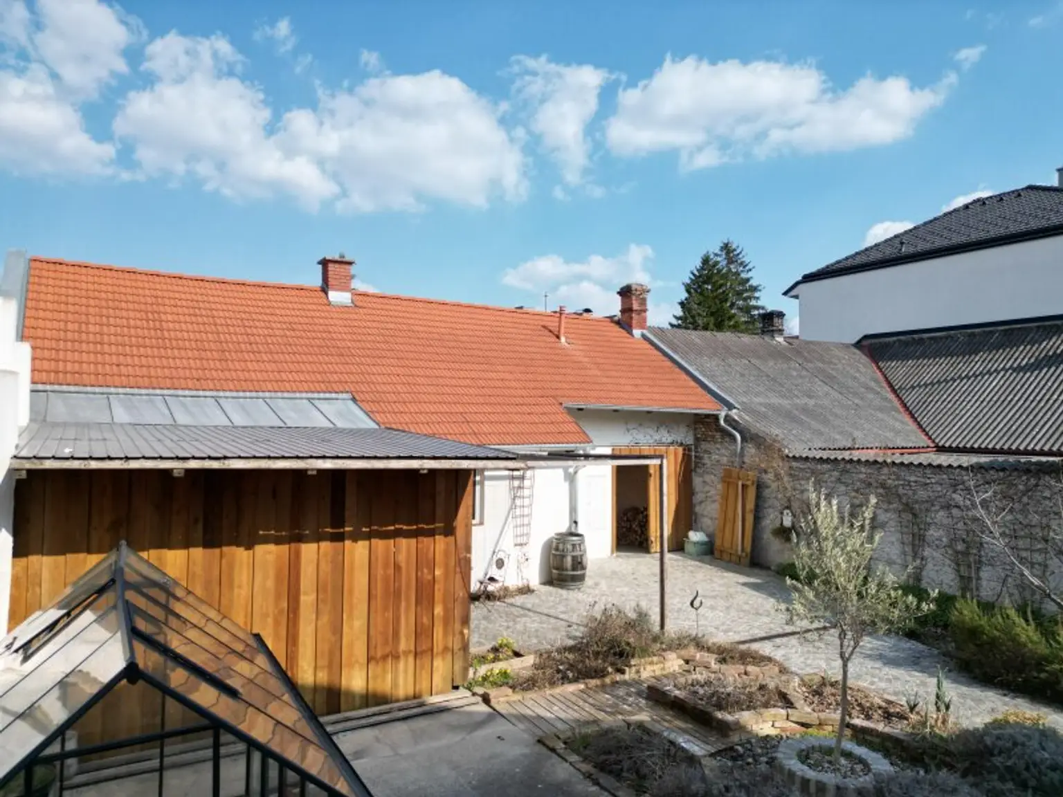 +Einzigartiges Einfamilienhaus mit Nebengebäude in Enzesfeld-Lindabrunn+