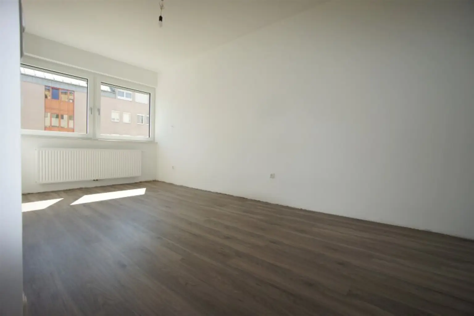 Ruhige und zentrale 58 m²-Wohnung mit Wohnküche - neuwertiger Zustand