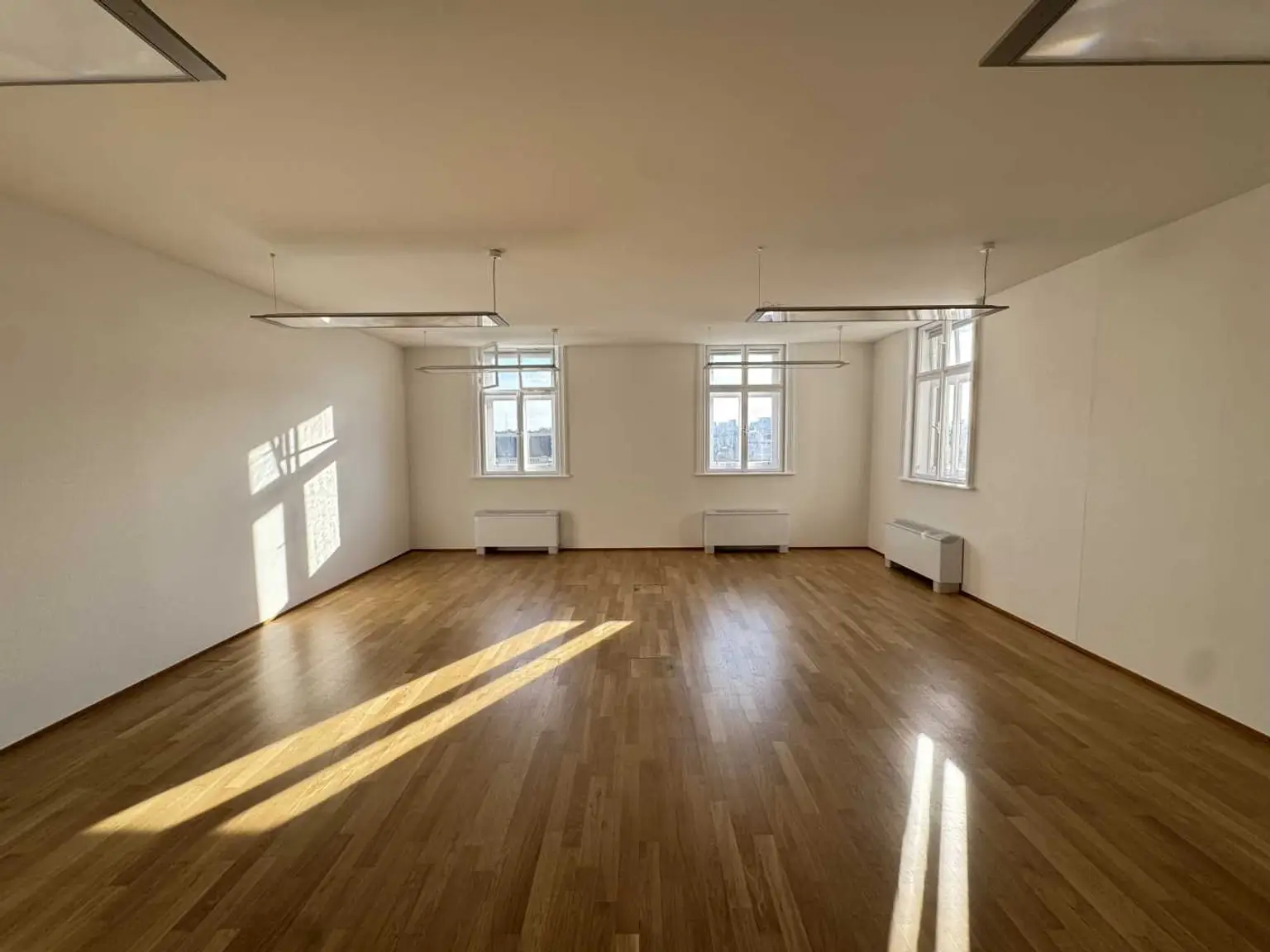 Ganzes Geschoss am Schubertring zu mieten!