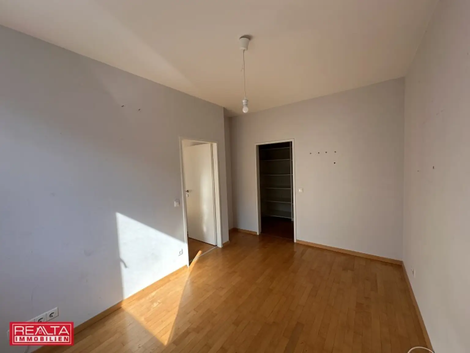 3-Zimmer-Wohnung mit Balkon, Pool und Gemeinschaftsgarten