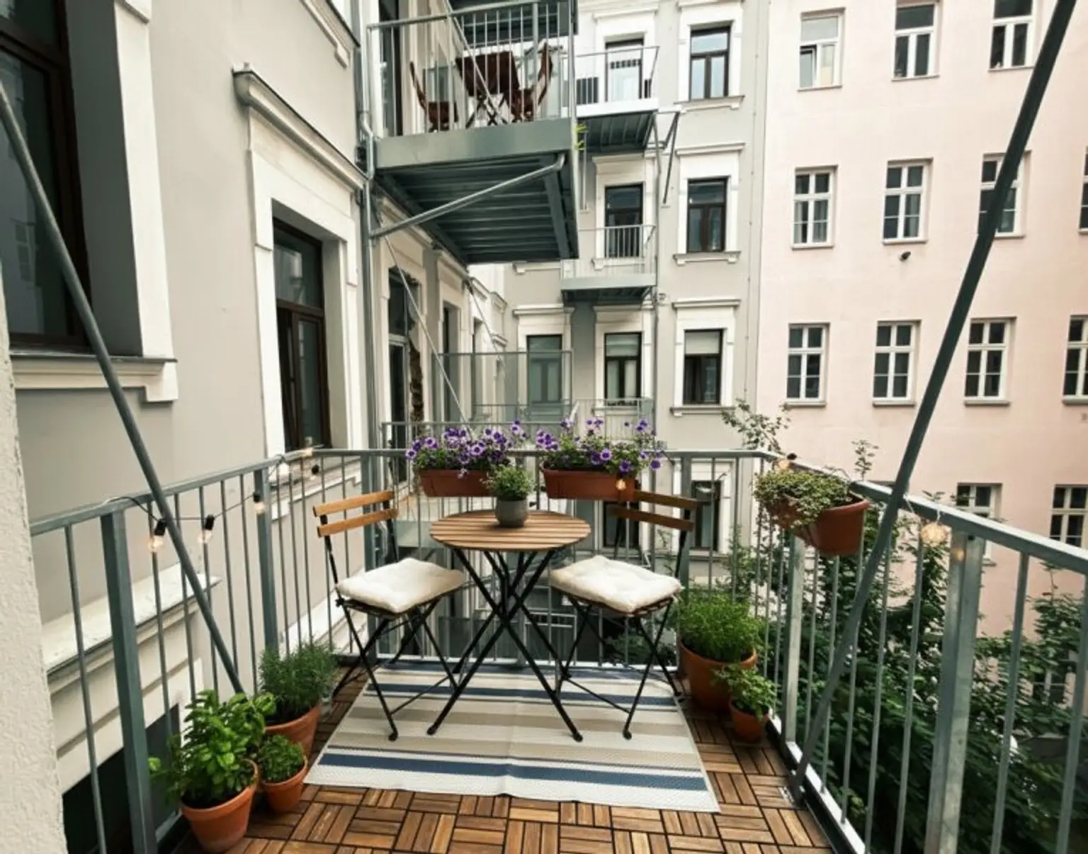Ihr neues Zuhause im 2. Bezirk mit Balkon: Altbaucharakter trifft modernen Erstbezug, unweit des Augartens.