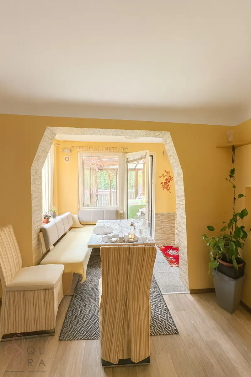 Charmantes Einfamilienhaus mit Einliegerwohnung, Garten und Garage – vielseitig nutzbar