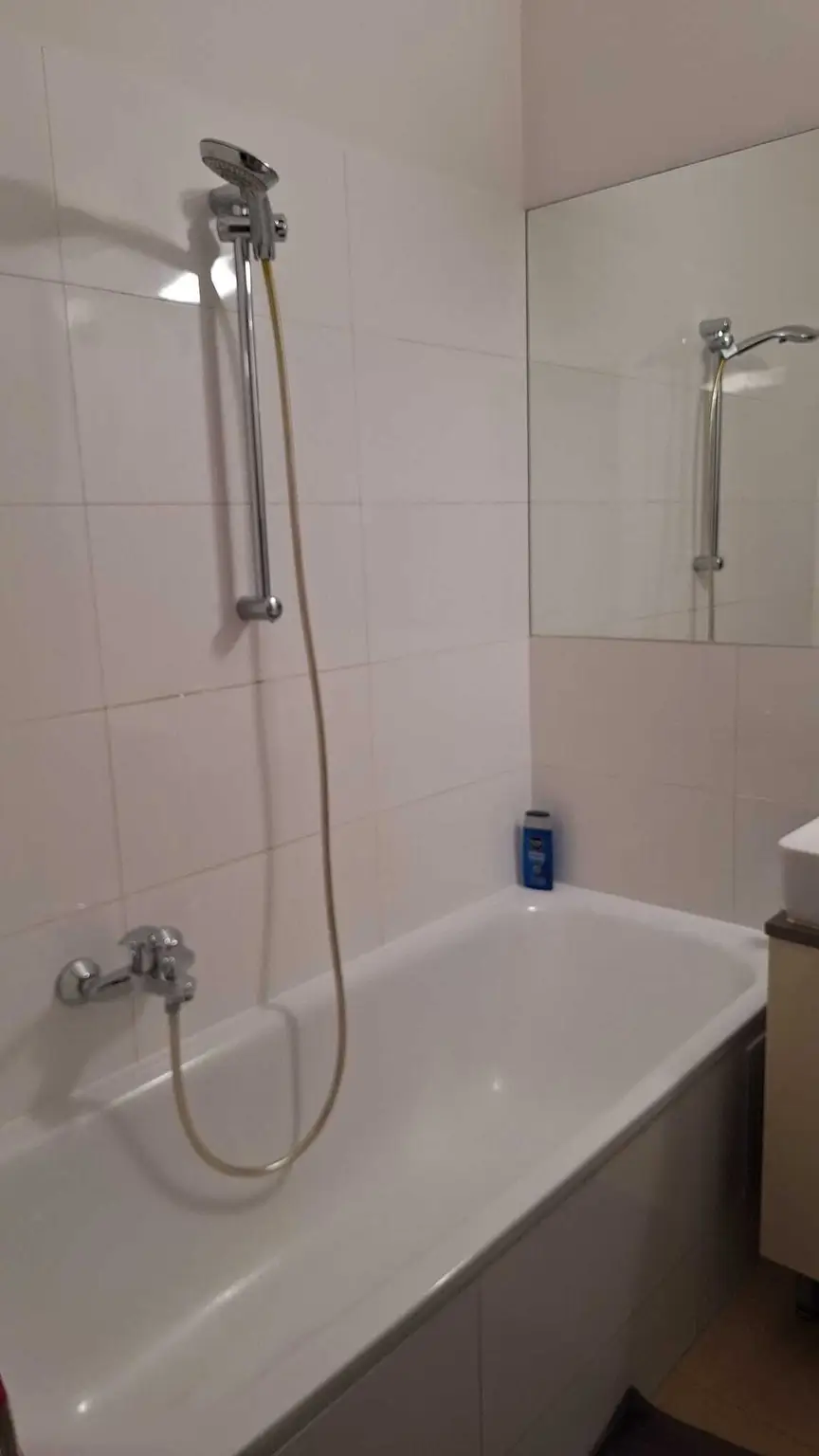 Grenzgasse: - Räumlich gut angelegte Loggiawohnung in beliebter Wohngegend - gute Infrastruktur und Verkehrsanbindung