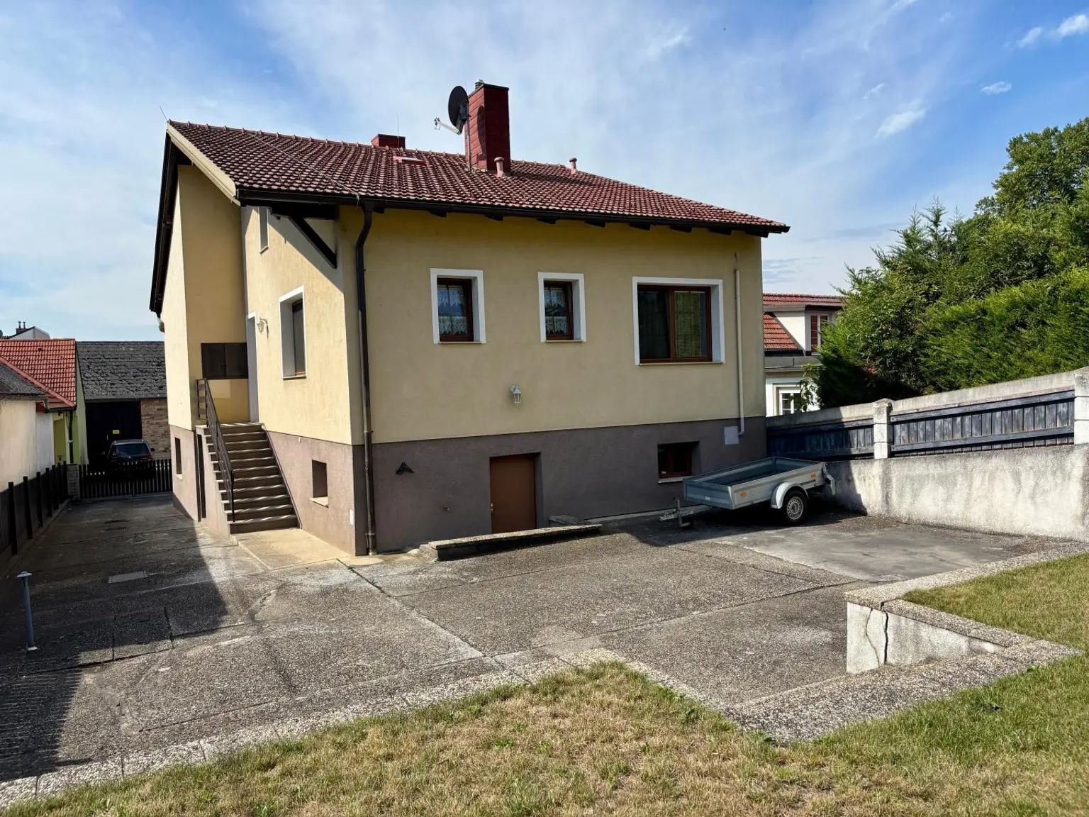 Einfamilienhaus mit großem Grund
