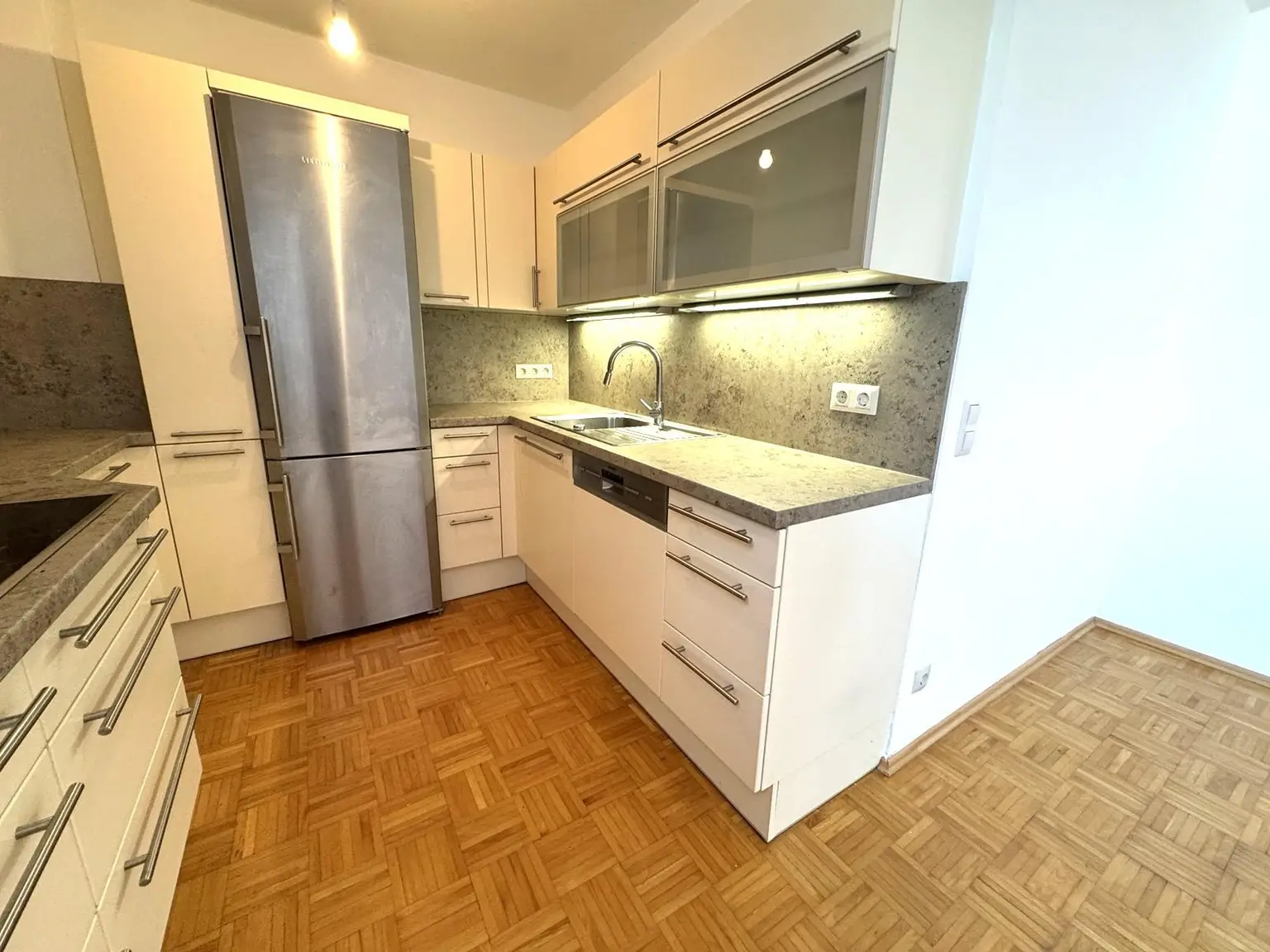 Tolle, offene 4 1/2 Zimmer Familien-Maisonette - 2 Garagenplätze bei der Fußgängerzone Mödling!
