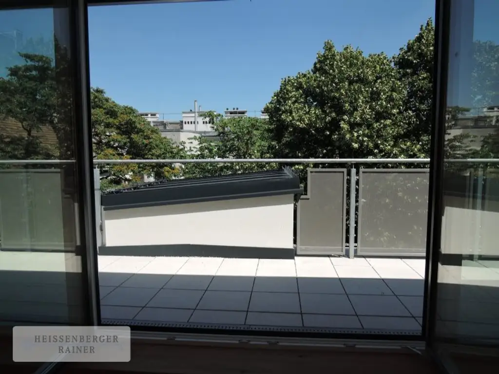 HOCHWERTIG, GROSSZÜGIG, SONNIG /// herrliche Dachterrassenwohnung /// Jacquingasse