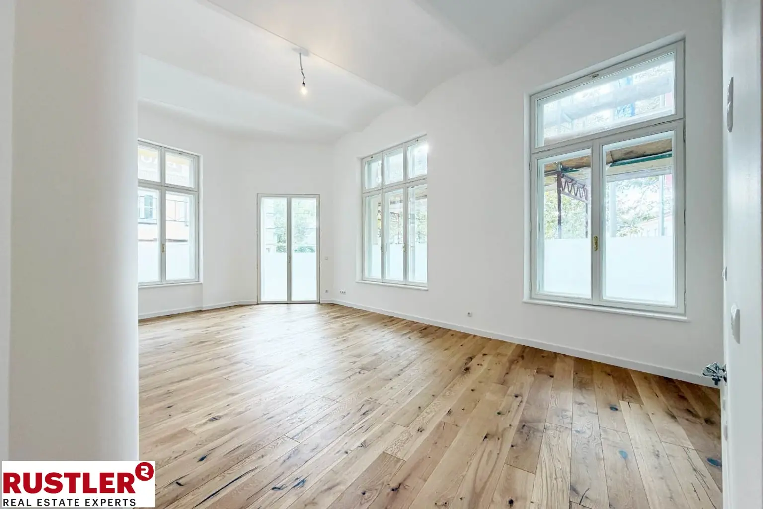 Wohnen oder Arbeiten – diese stilvolle Altbauwohnung bietet Beides!