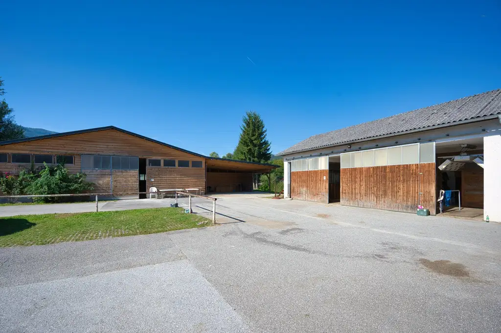 Reiterhof. Vierkanter. Wirtshaus. Zimmervermietung. Wohnungen. Natur.