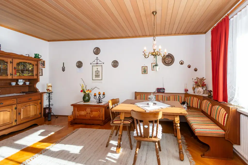 Einfamilienhaus mit wunderschönem Grundstück in ruhiger Lage