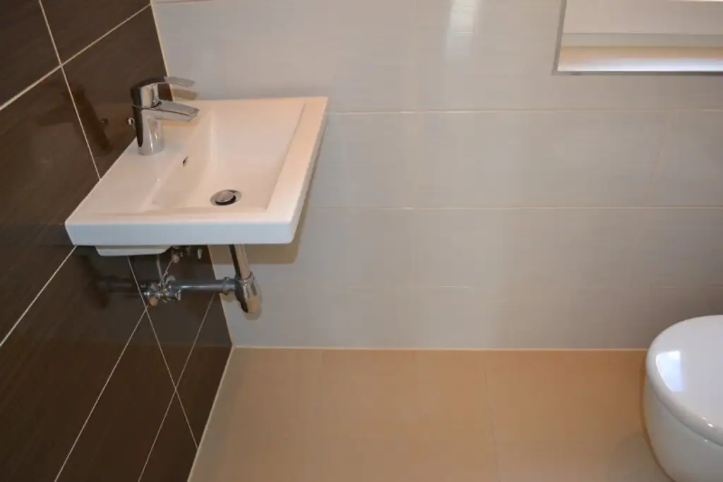 ATEMBERAUBENDER GARTEN - ZENTRAL BEGEHBARE ZIMMER - KÜCHE - AB SOFORT!