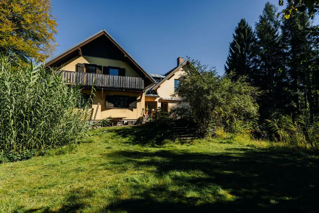 Großzügiges Einfamilienhaus mit Schwimmteich in Weinitzen - ländliche Geborgenheit trifft modernen Wohnkomfort