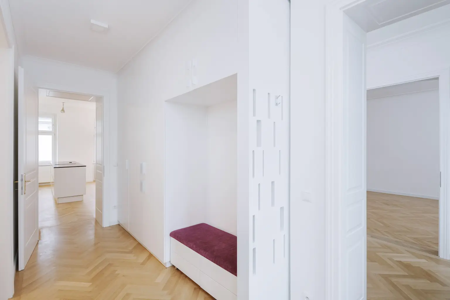 Wunderschöne Stil-Altbau Wohnung 106m² 3.Liftstock  in Toplage 1070 Wien !