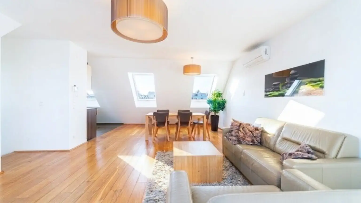 großzügige Wohnküche ca. 40 m² mit Terrasse