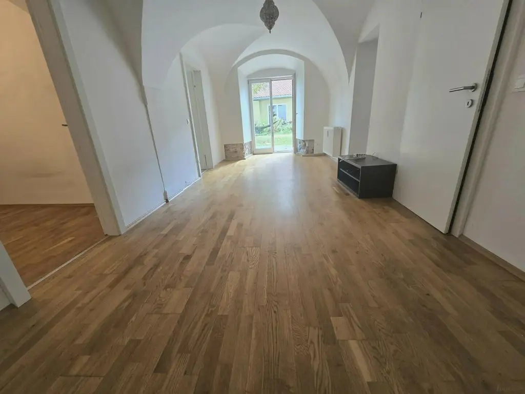 Nette Drei-Zimmer-Wohnung mit eigenem Gartenanteil - Nähe Kunsthaus - ab sofort!