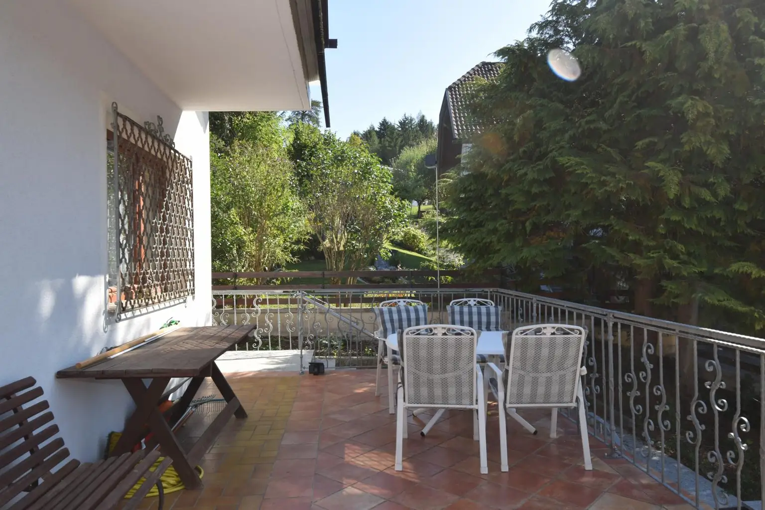 sonnige Terrasse
