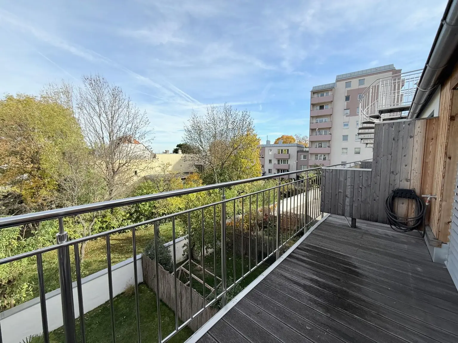 Luxriöse 2- Zimmer Wohnung, Top Lage, große Dachterrasse