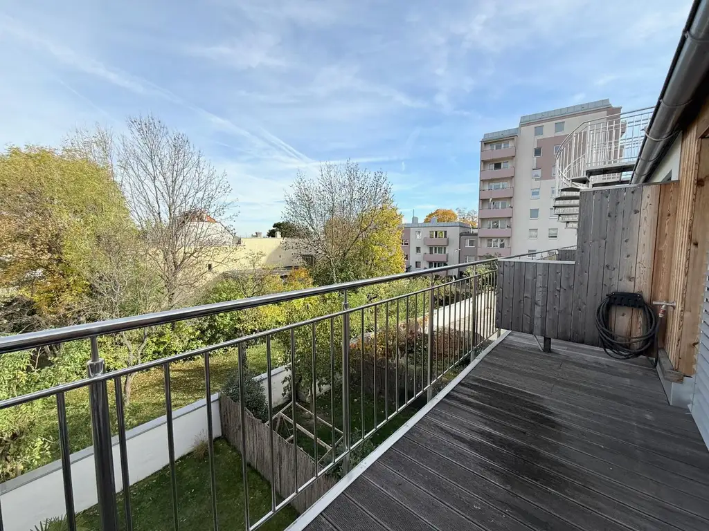 Luxriöse 2- Zimmer Wohnung, Top Lage, große Dachterrasse