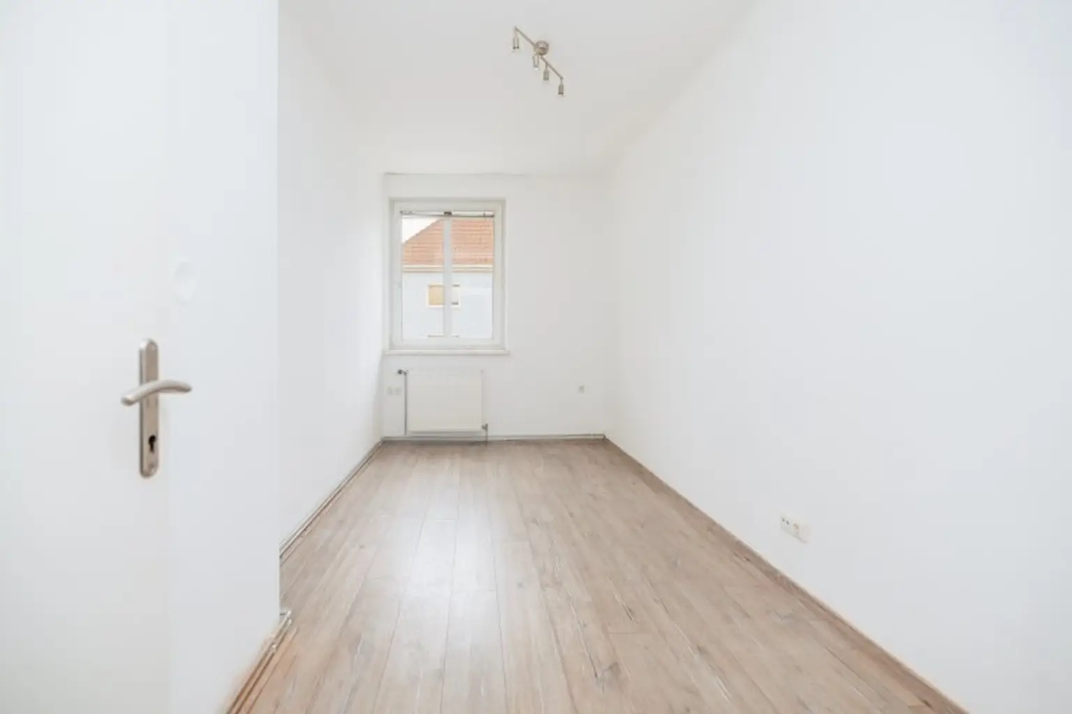 AB 01.01.2026 VERFÜGBAR I NEUE KÜCHE I BALKON  I RUHIG I BADEWANNE I LICHTDURCHFLUTET I SONNIG I ZENTRAL I HAUSTIERE WILLKOMMEN I PROJEKT WOHNEN I