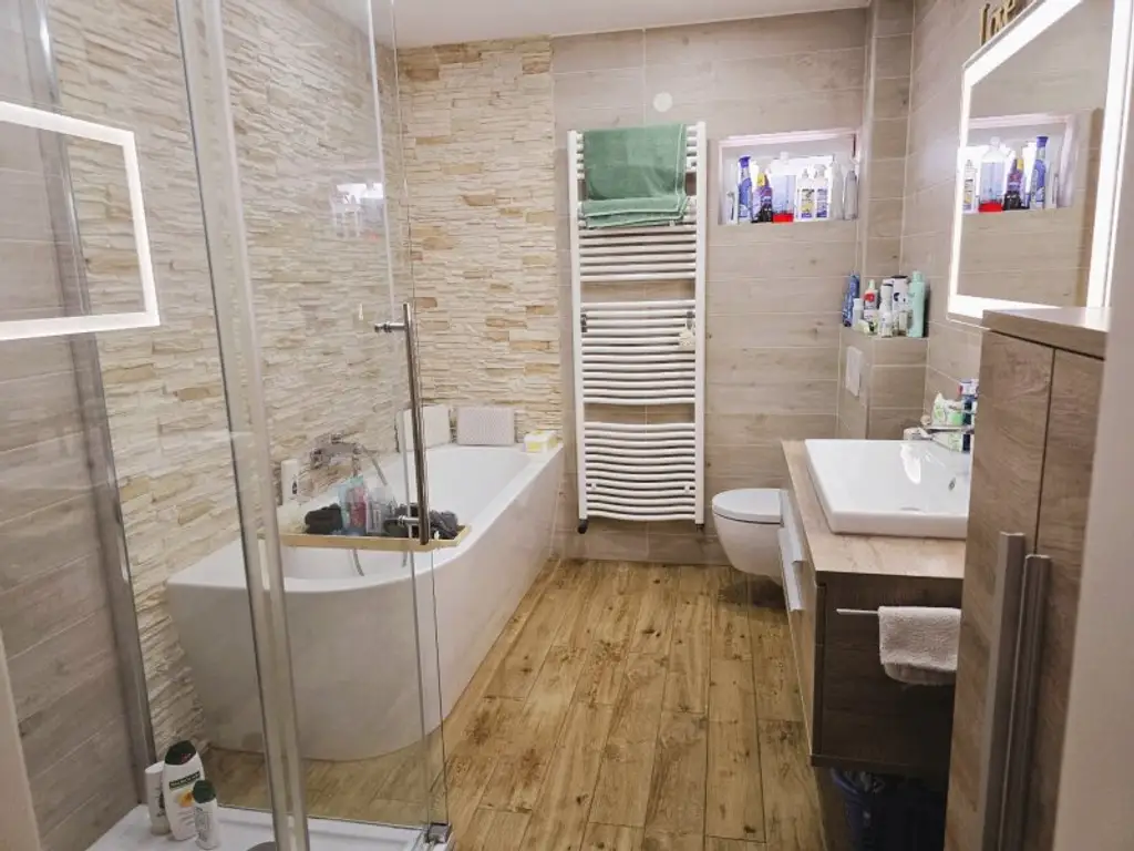 Charmantes Einfamilienhaus 125m² wohnfl. mit 791m²  Garten und überdachte Terrasse und Kaminanschluss in Leobersdorf – S-Bahn in der Nähe!