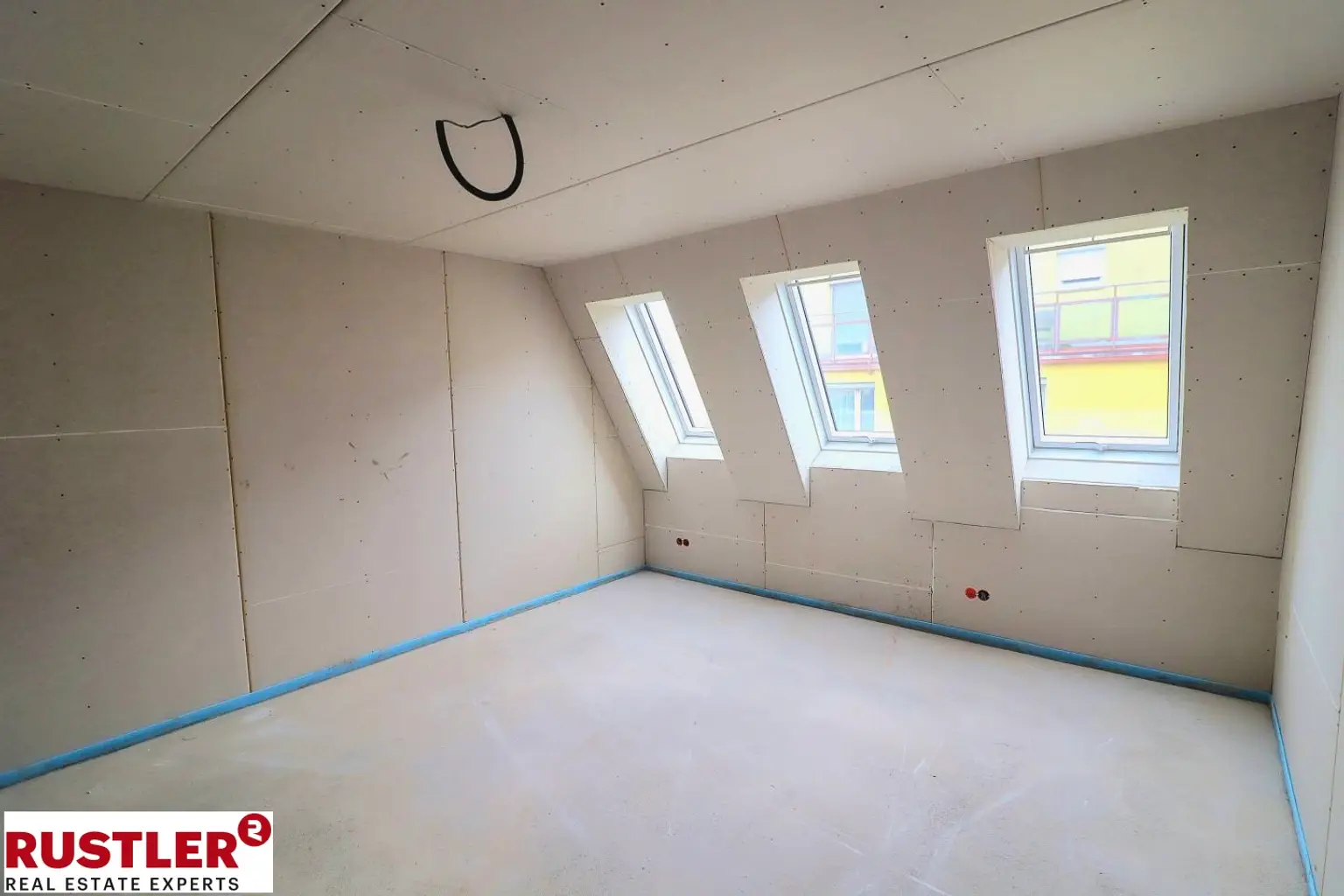 3 Zimmer - DG-Maisonette mit Terrasse - Nähe Kutschkermarkt