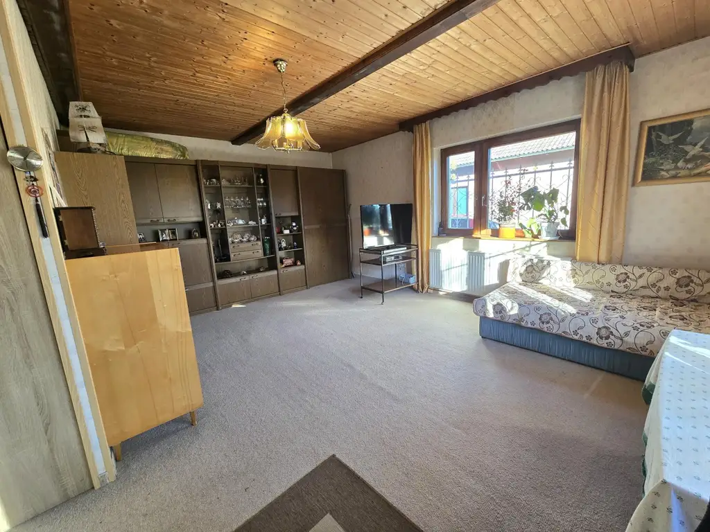 "Einfamilienhaus mit Potenzial und großem Garten – Theresienfeld "