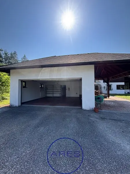 Villa mit Teich in Einzellage mit arrondierten ca. 5,6 ha großen Eigengrund