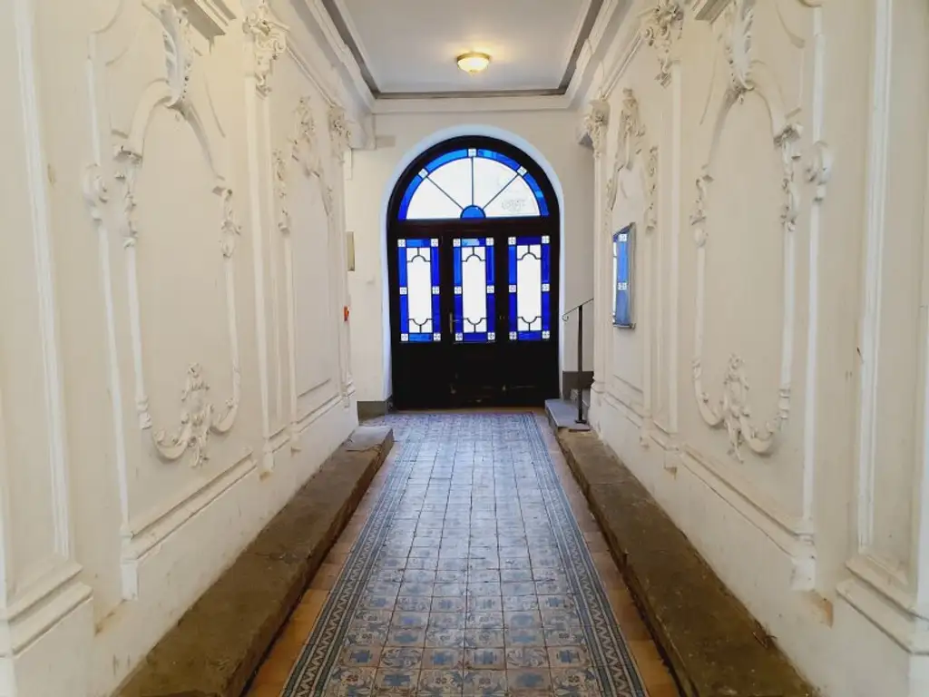 Unsanierte Wohnung in einem wunderschön sanierten Stilaltbau - Gaußplatz/Augarten