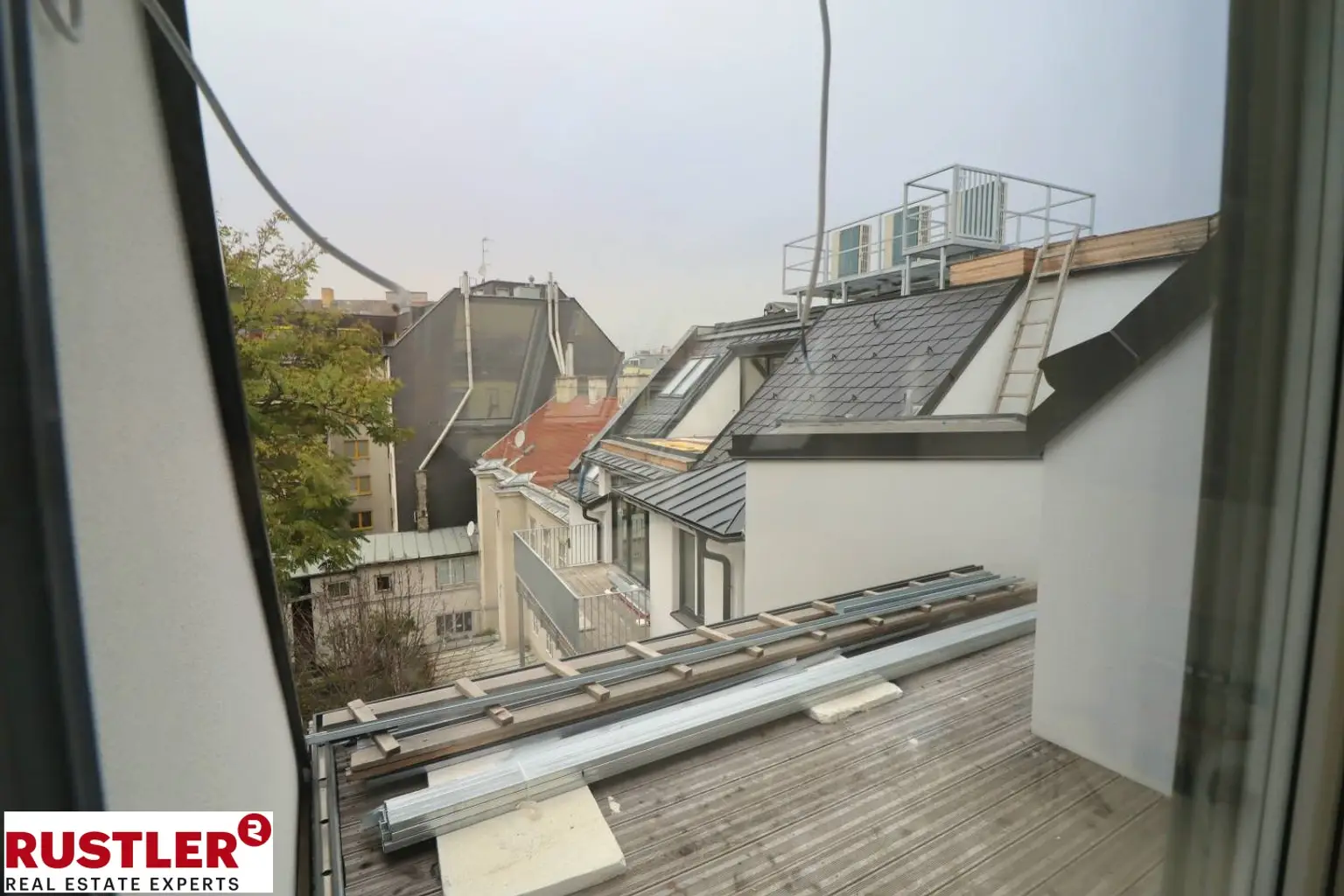 3 Zimmer - DG-Maisonette mit Terrasse - Nähe Kutschkermarkt