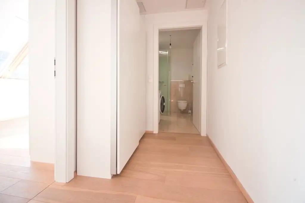 Helle, großzügige Maisonette-Wohnung mit 2 Bädern | ~ 20 m² große, private Terrasse direkt auf Wohnebene | Nahe Elterleinplatz