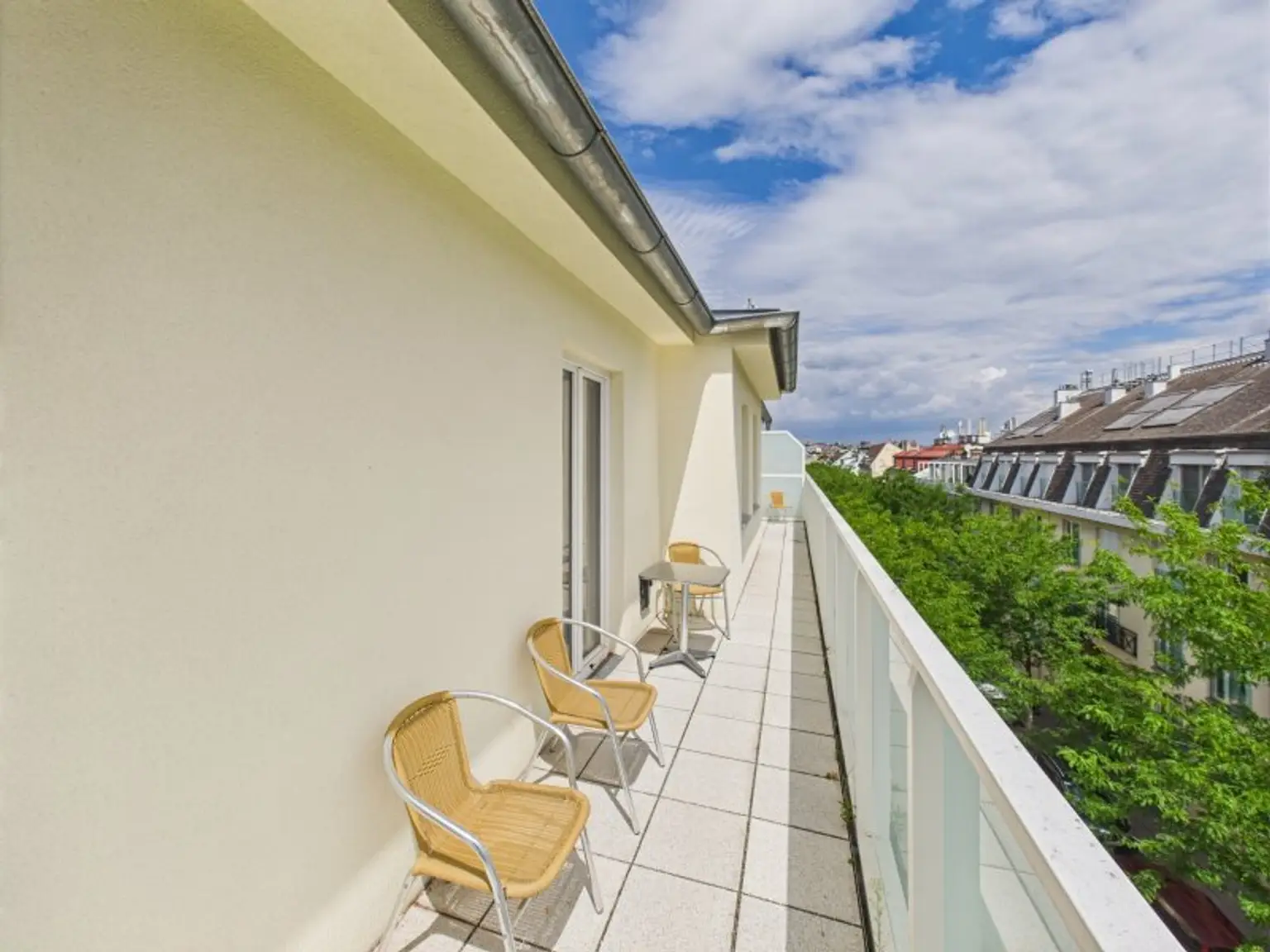 Dachgeschoss-Traum in 1130 Wien: 150 m², 2 Dachterrassen – ab € 2.909,--Kreditrate/ Monat