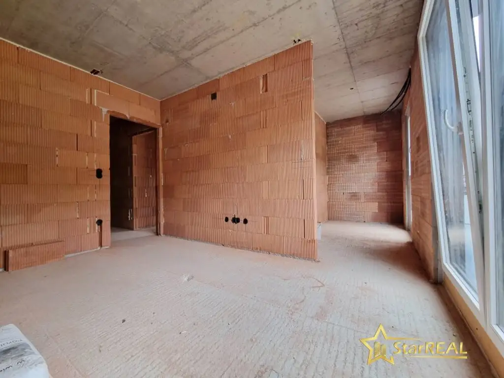 LETZTES HAUS VERFÜGBAR! IDEAL FÜR FAMILIEN! 5-ZIMMER-ZIEGELHAUS MIT UNVERBAUBAREN AUSBLICK. MIT KELLER, BALKON, TERRASSE, CARPORT UND GROSSEM GARTEN.