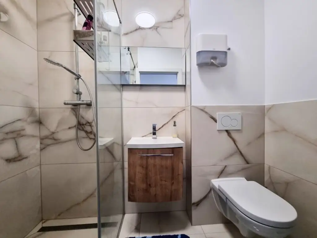 Ruhiges Wohnen vor den Toren Wiens – 6 Zimmer, 2 Bäder, Garten, Wintergarten & zwei Stellplätze