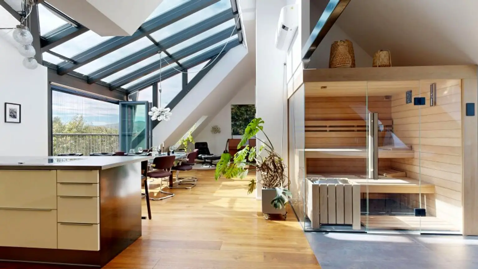 Dachgeschoss-Maisonette mit Loft-Charakter, Wellness-Oase & Weitblick
