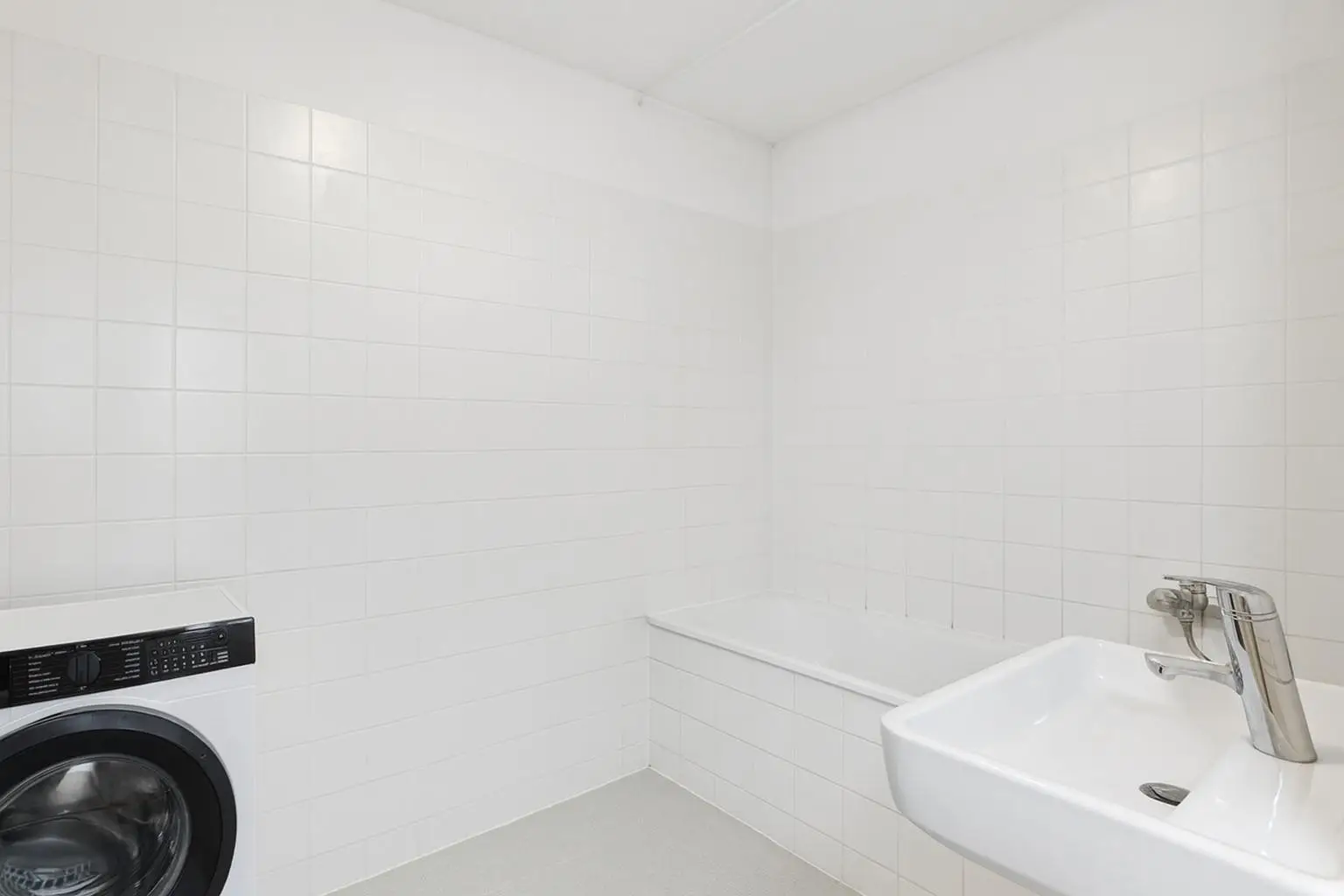 2-Zimmer-Neubauwohnung mit Loggia und Weitblick im OBELIX Turm beim VIC !!!