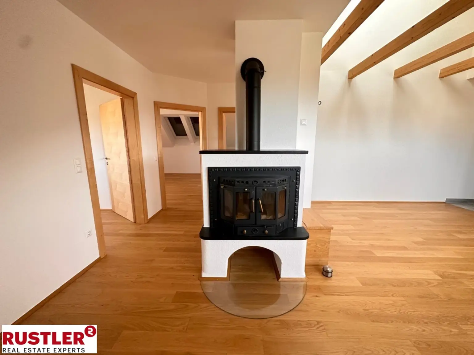 Außergewöhnliche 3-Zimmer Maisonette-Wohnung in Ruhelage