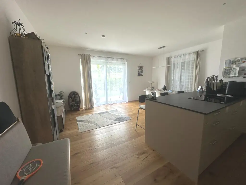 Vermietete Anlegerwohnung mit Garten – moderne Wohnqualität in ruhiger Lage