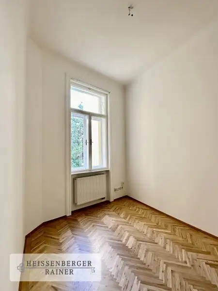 BELETAGE IN ALTHIETZING /// UNTER ST. VEIT /// GROSSZÜGIGE ALTBAUWOHNUNG
