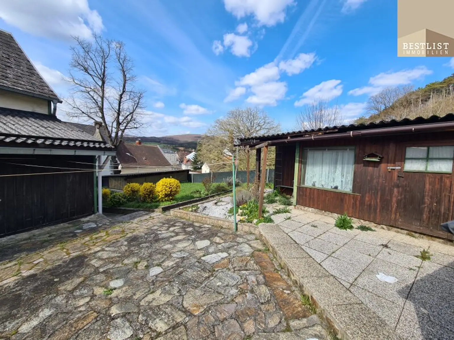 4 Wohnungen - 1 Gebäude - Perfektes Mehrfamilienhaus