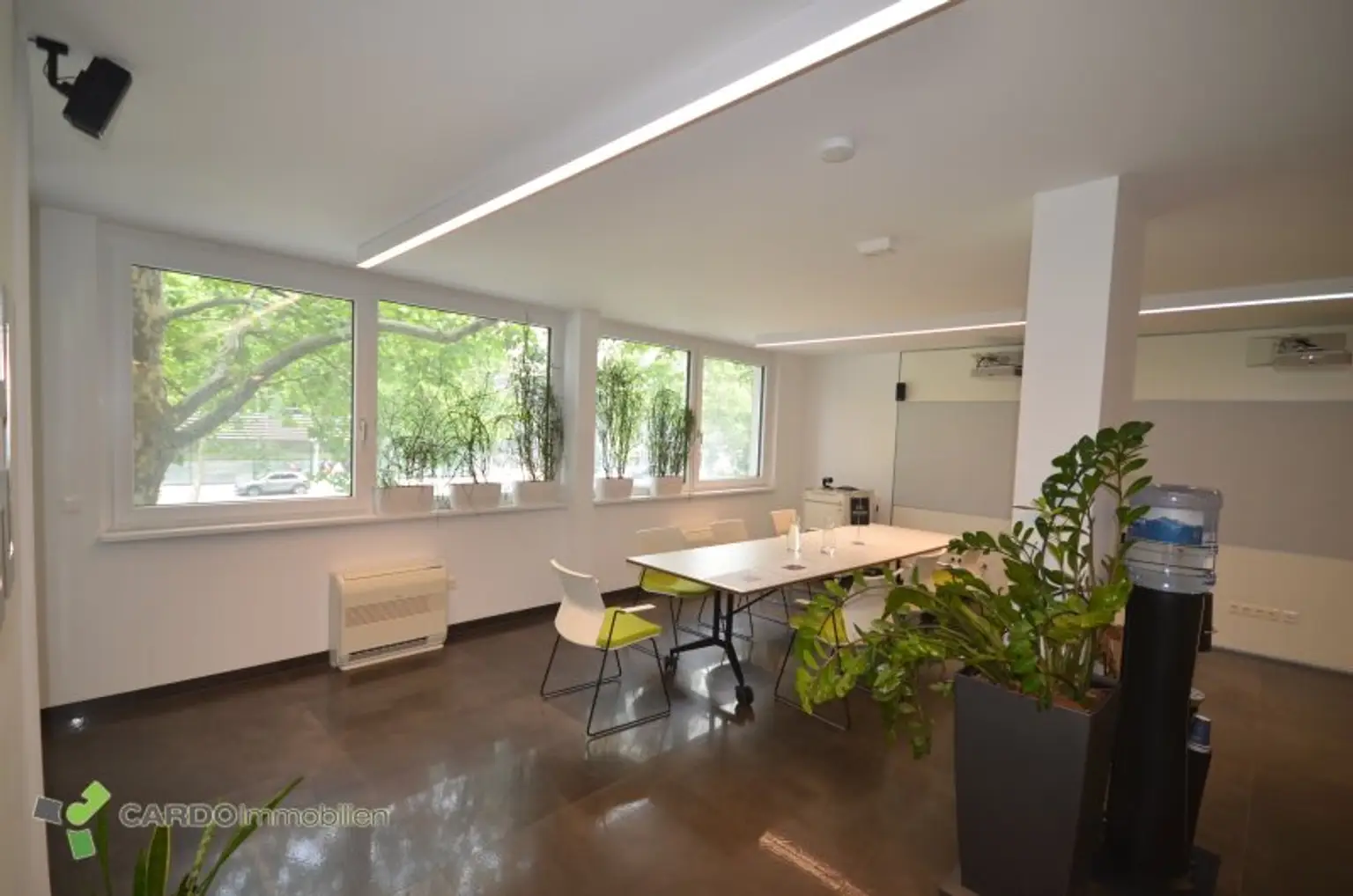 Moderne, flexibel gestaltbare Büroflächen vis-à-vis UNO City  ca. 289 m², Terrasse & Loggien