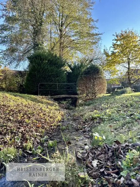 EIN PRIVATES PARADIES ZU JEDER JAHRESZEIT /// HISTORISCHES LANDHAUS MIT PARK, WALD, BACH UND BADESEE