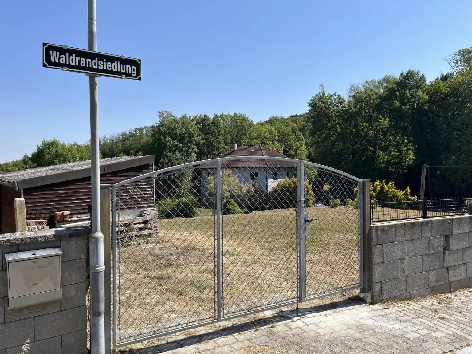 Einfahrtsmöglichkeit in den Garten
