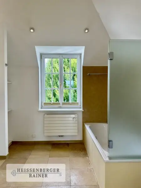 WOHNEN AM SEE /// REPRÄSENTATIV UND GROSSZÜGIG /// ELEGANTE SEEVILLA MIT ZWEI SEPARATEN EINHEITEN